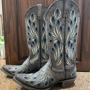Women’s Ariat Size 7 Cowgirl Boots